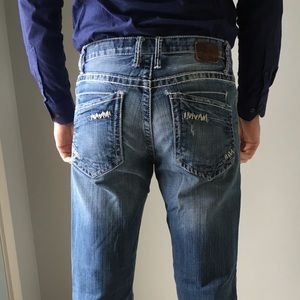 Buckle jeans